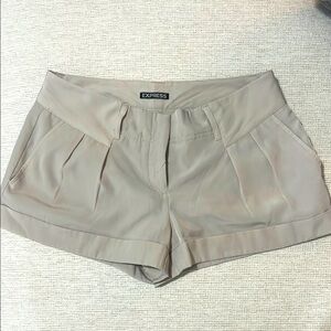 Express Women's light khaki dress shorts - size 6
